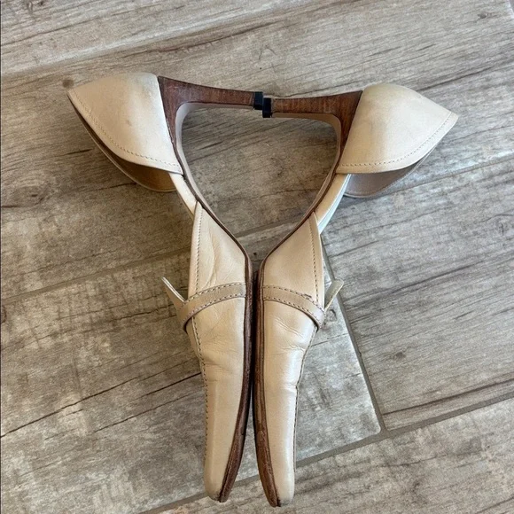 BURBERRY D’ORSAY BEIGE LEATHER SIDE BUCKLE HEELS EU 39 US 8 1/2  MADE IN ITALY - Picture 4 of 4